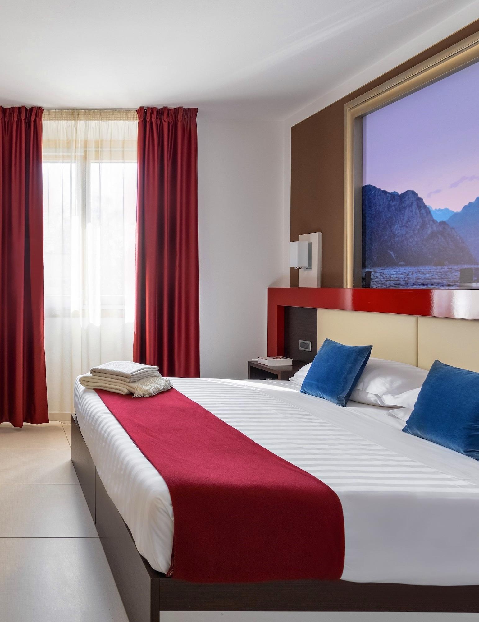 Kairos Garda Hotel Кастельнуово-дель-Гарда Екстер'єр фото