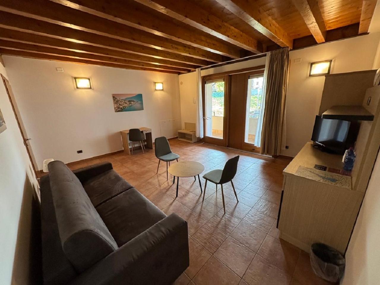 Kairos Garda Hotel Кастельнуово-дель-Гарда Екстер'єр фото