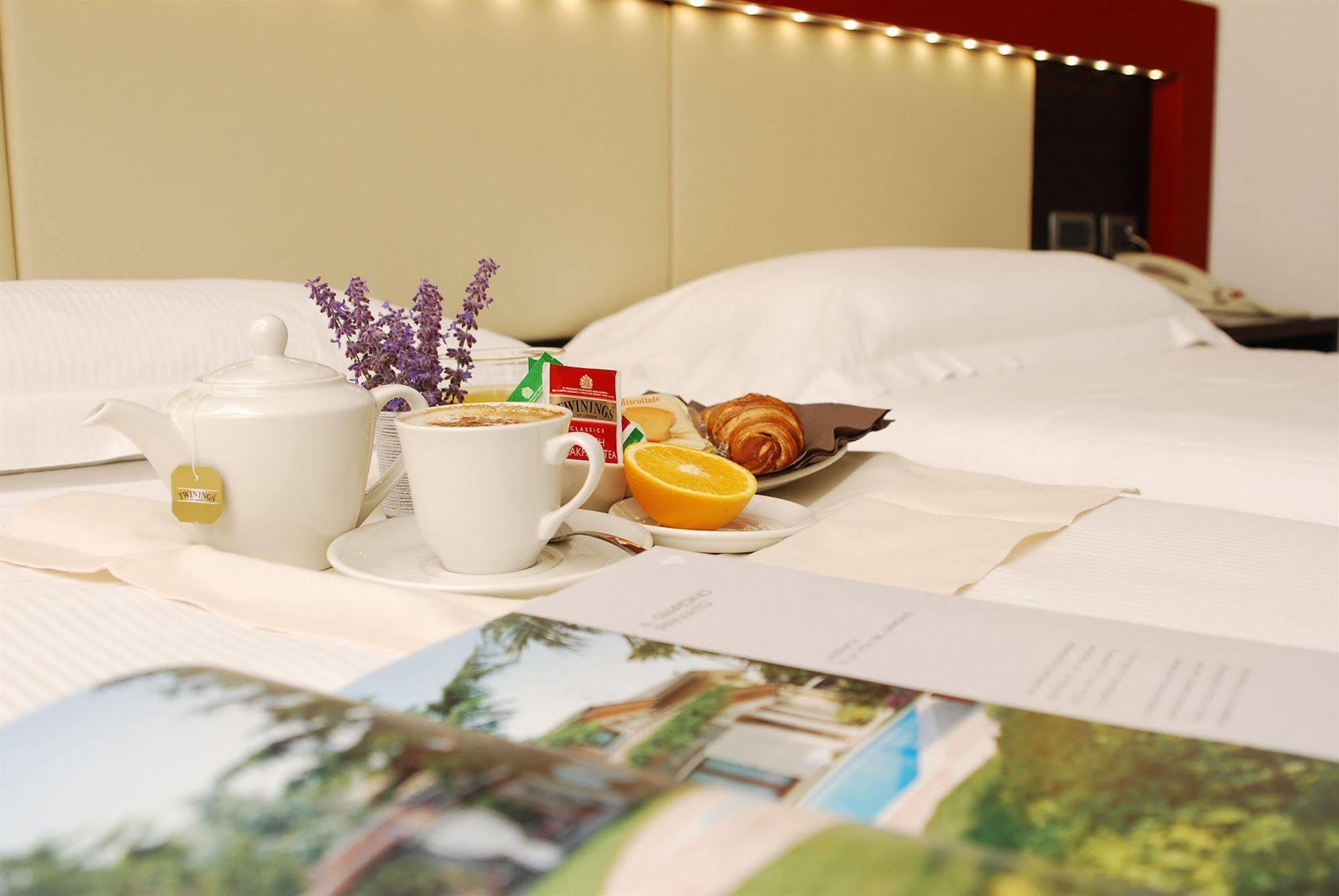 Kairos Garda Hotel Кастельнуово-дель-Гарда Екстер'єр фото